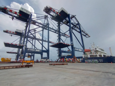 Descarga y Posicionamiento de Grúas — Puerto Antioquia (Kai Yan Industriales)